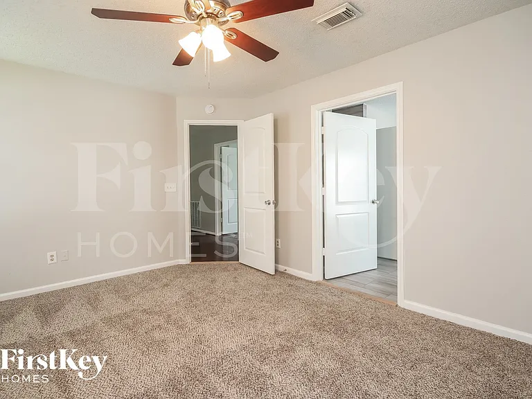 4004 Ashwood Dr — Photo 8
