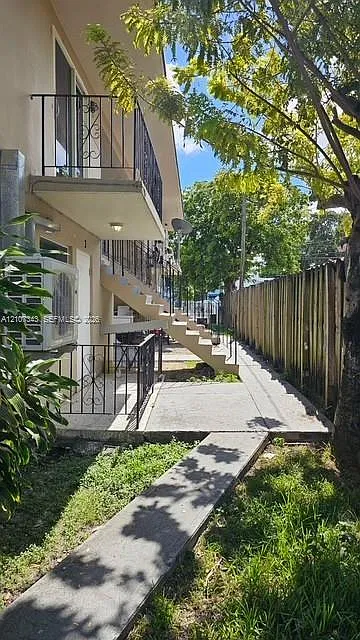 Bellevue Sub — Photo 1