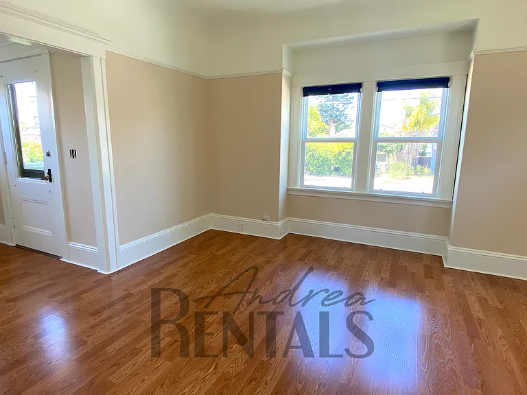 1028 Broadway — Photo 5