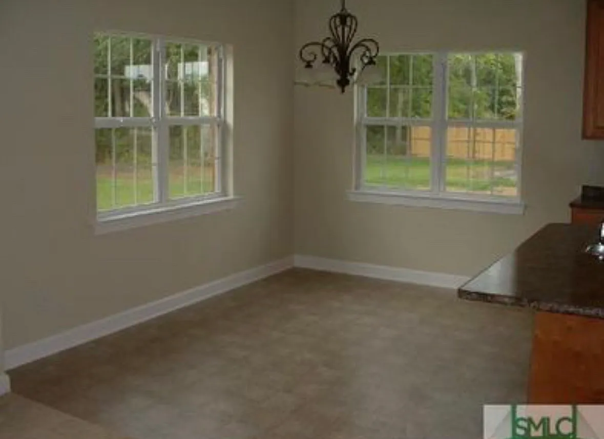 4 bed, 2563 sqft, $3,100 — Photo 4