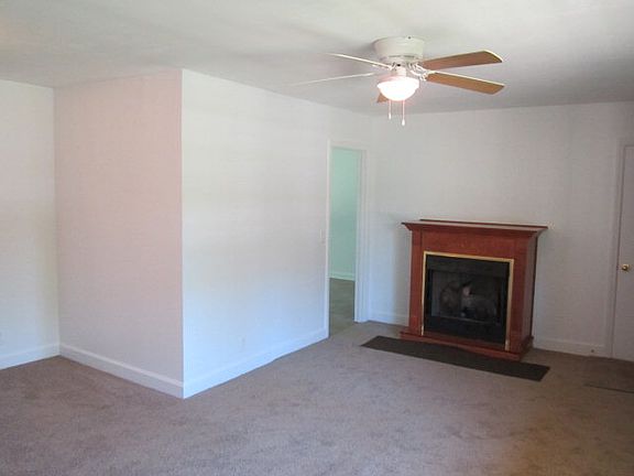 4th image of 330 Pinehurst Dr