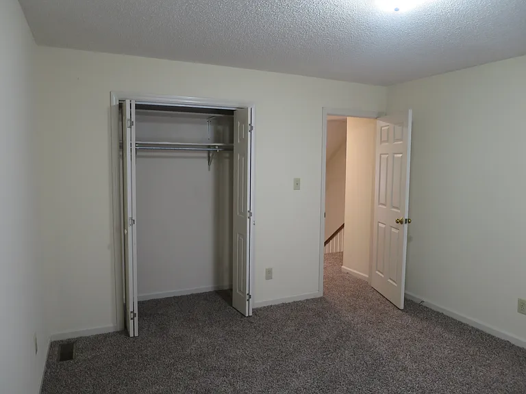 441 Eagle Brook Dr #1 — Photo 19