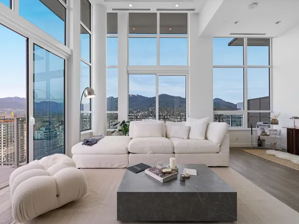 125 E 14th St #2403, North Vancouver, BC V7L 2N7