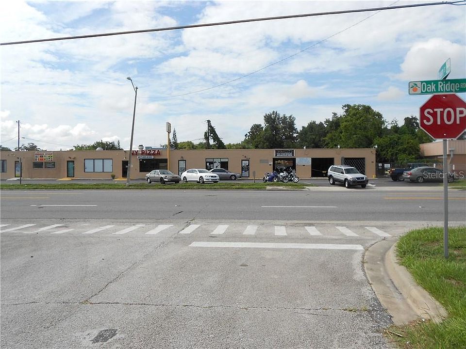 2nd image of 2 W Oak Ridge Rd