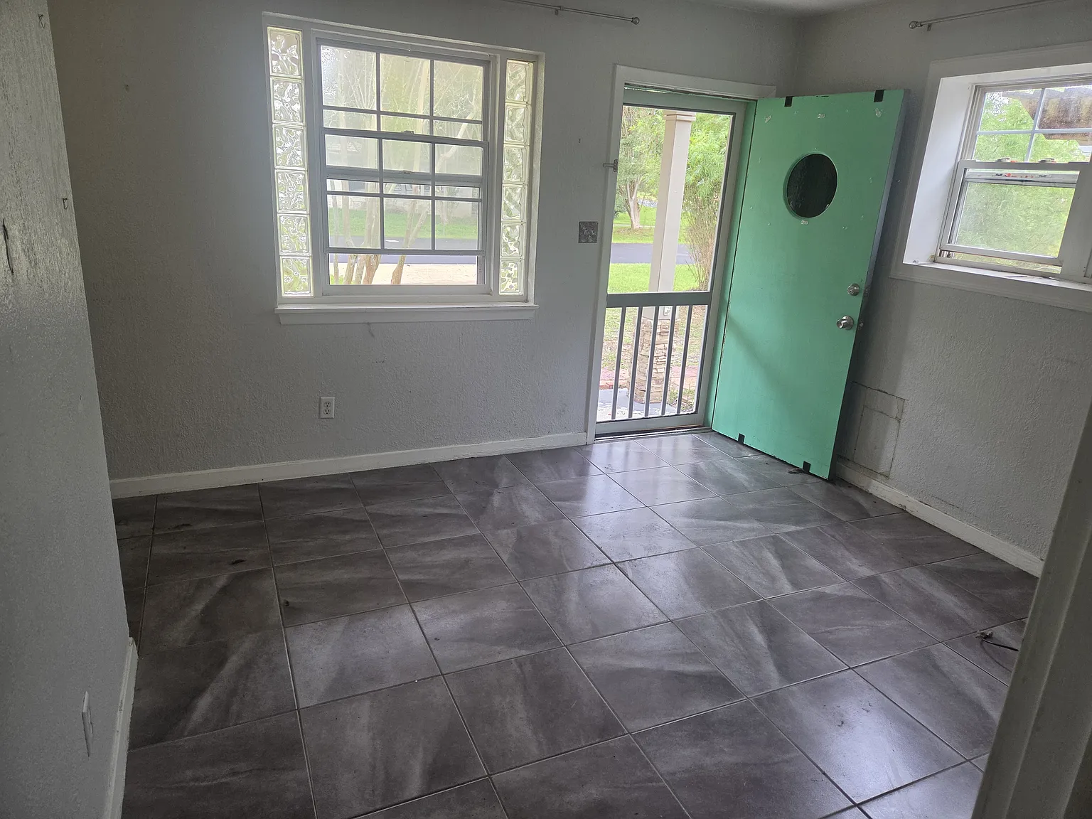 121 S 3rd St — Photo 2