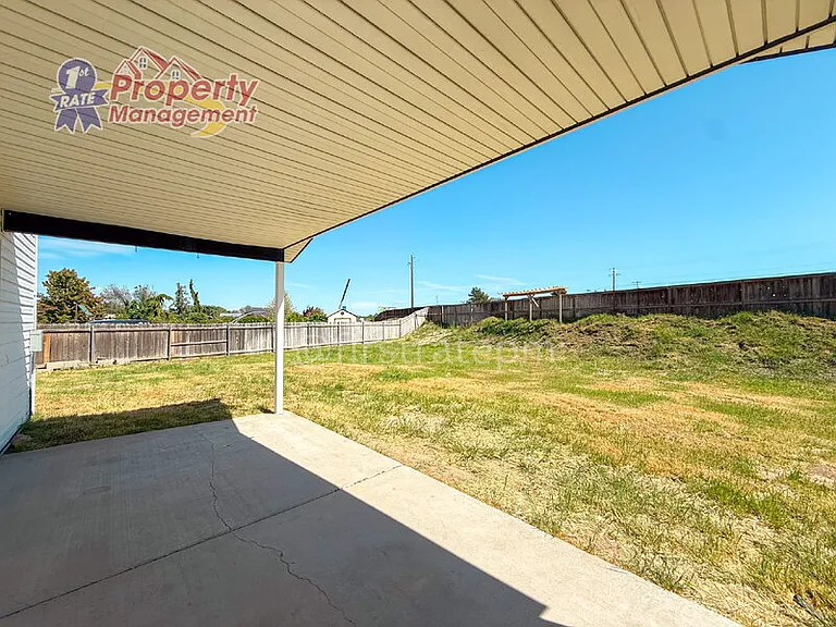 16042 N Saint Helens Dr — Photo 30