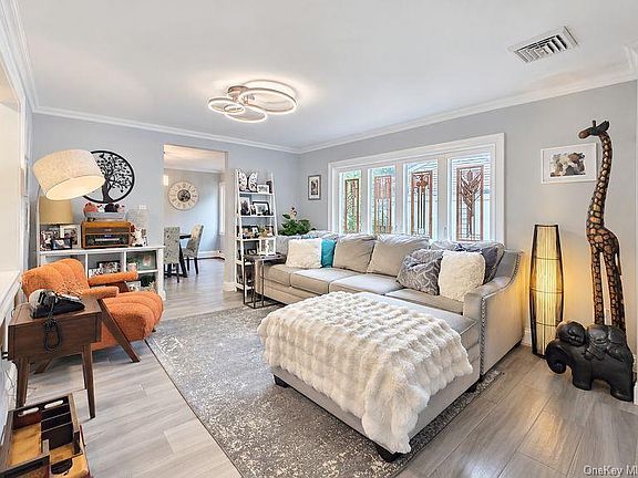 3rd image of 76 Corbin Avenue