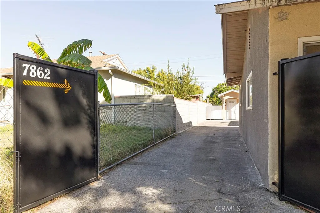 2 bed, 2.0 bath, 1100 sqft, $3,000 — Photo 2