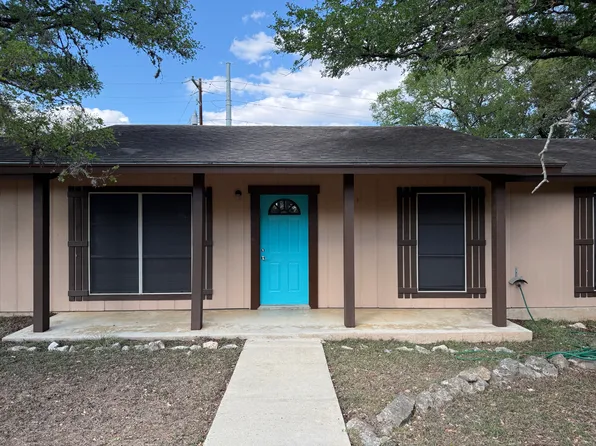 1008 E Bluebonnet Dr, San Marcos, TX 78666