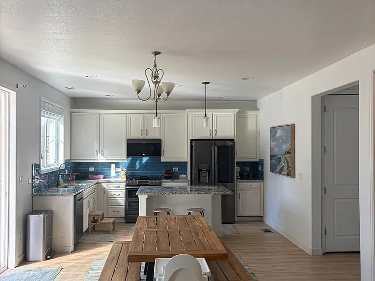 1399 Morningview Ln — Photo 4