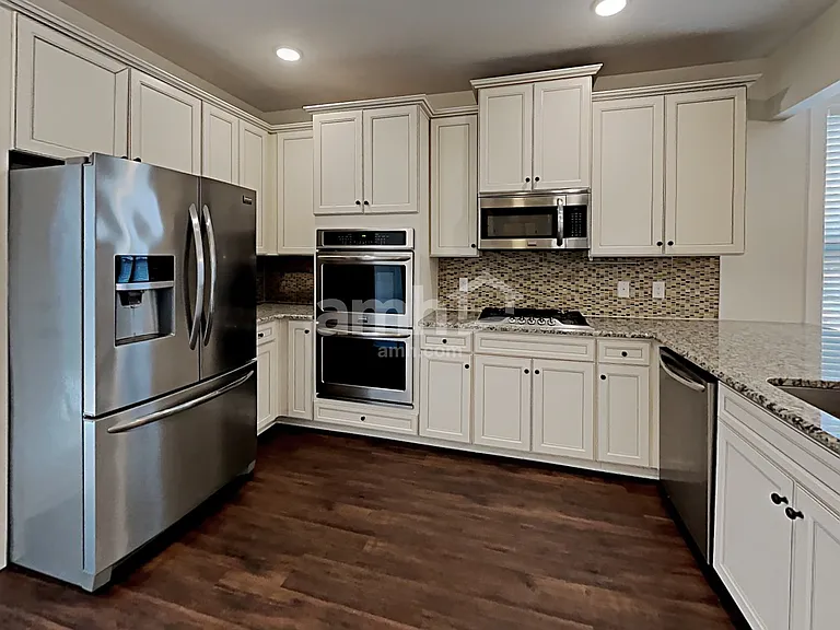 1104 Westlawn Blvd — Photo 3