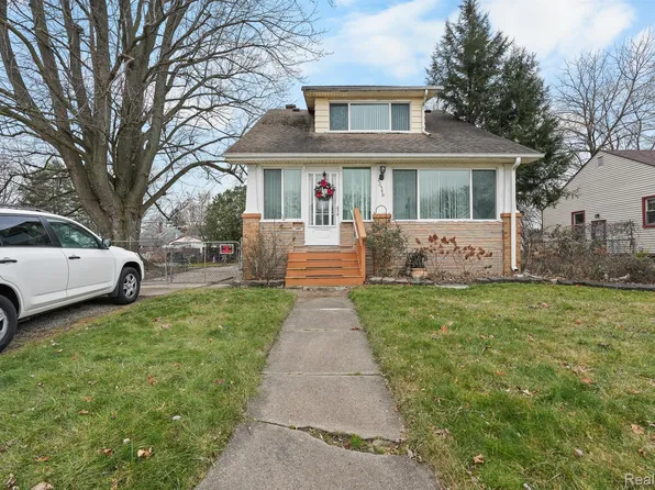 23540 Buckingham St, Clinton Township, MI 48036