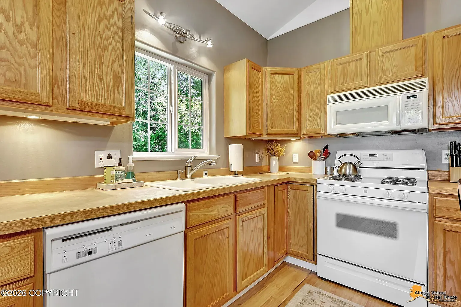 2 bed, 873 sqft, $2,100 — Photo 4