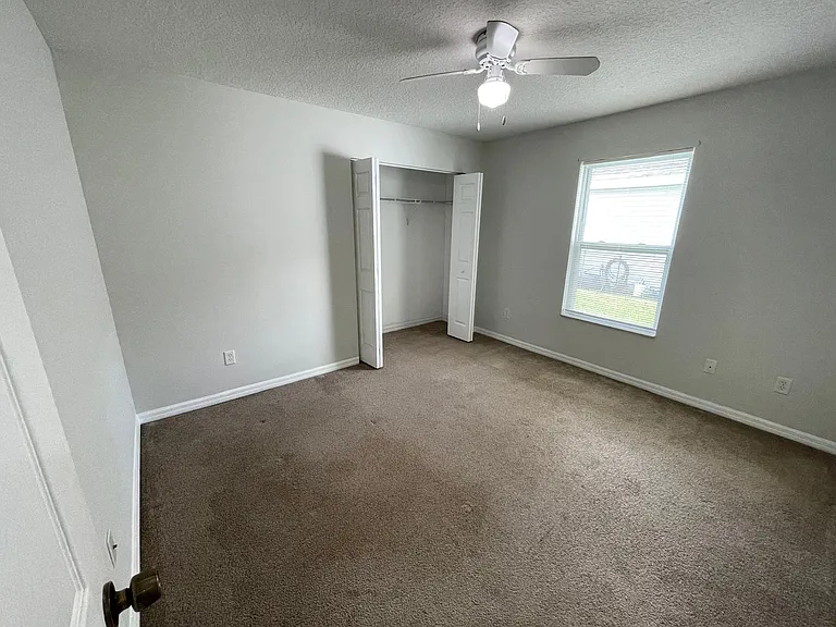 1051 N Saint Johns St — Photo 14