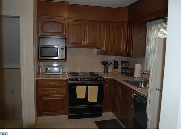 4th image of 2709 N Robino Dr