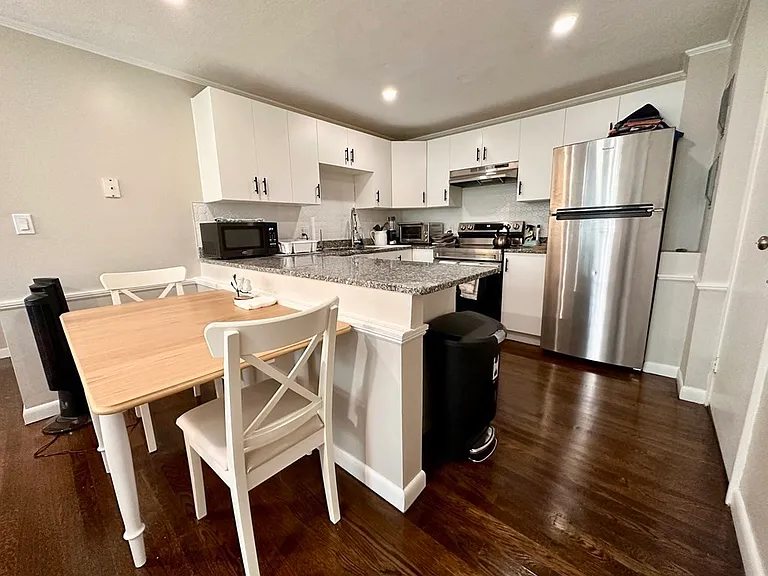 520 Talbot Ave #8 — Photo 4