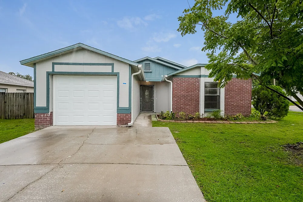 3 bed, 2.0 bath, 1080 sqft, $1,990 — Photo 1