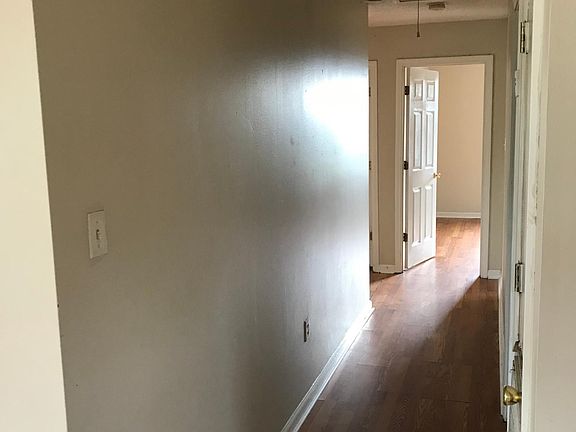 4th image of 8824 Apple St