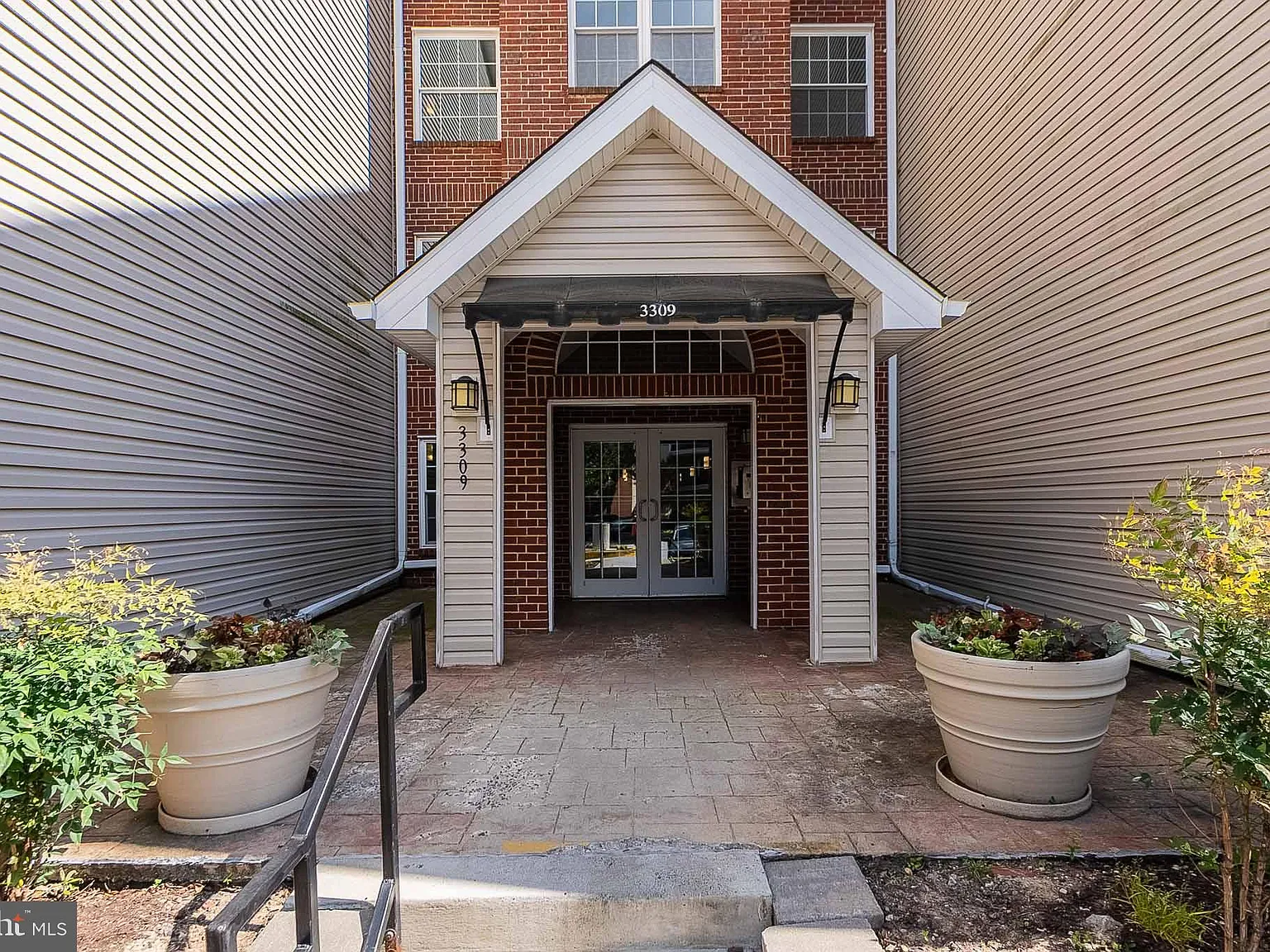 1 bed, 1.0 bath, 826 sqft, $1,950 — Photo 4