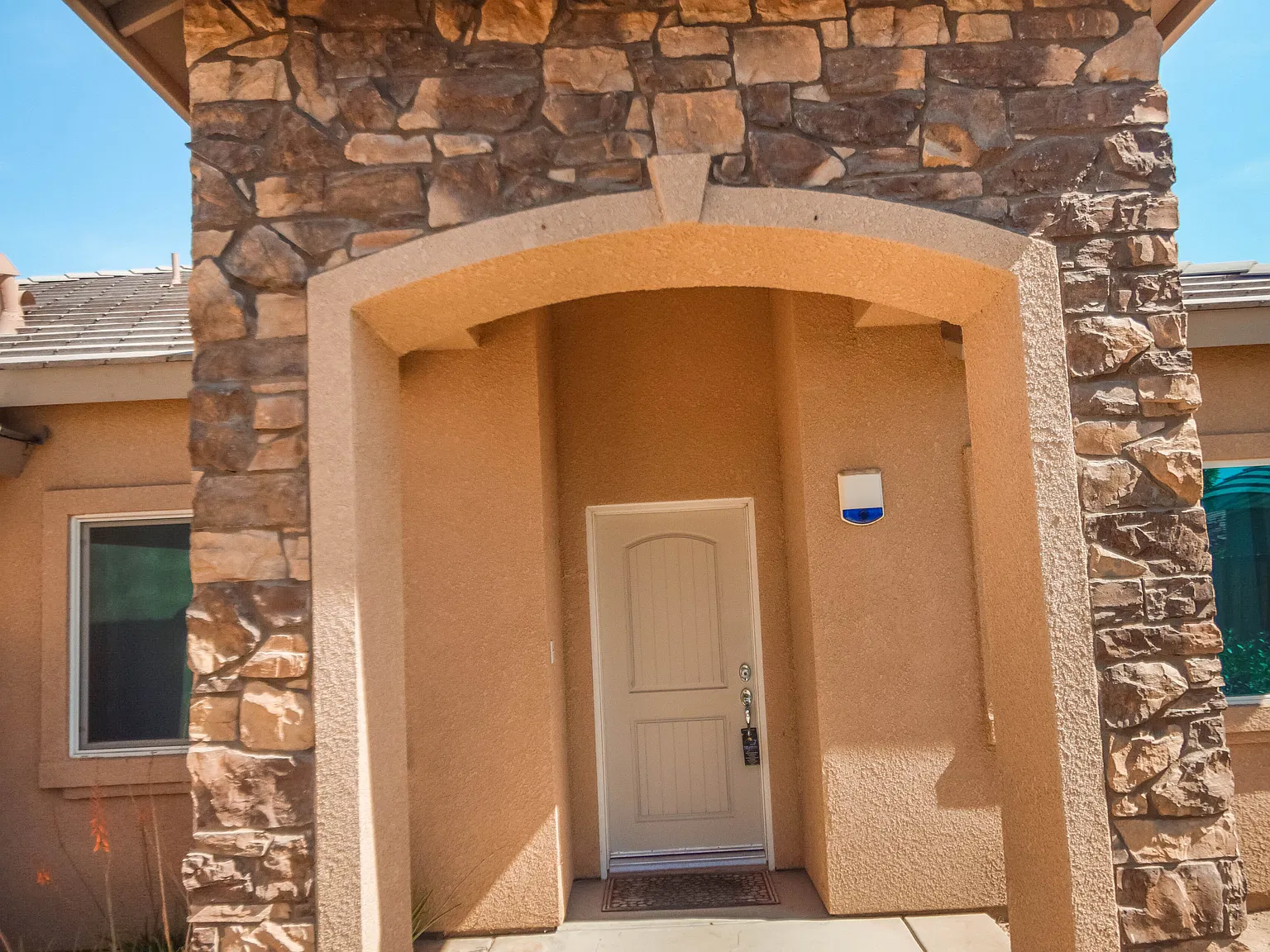 4 bed, 2044 sqft, $2,550 — Photo 4