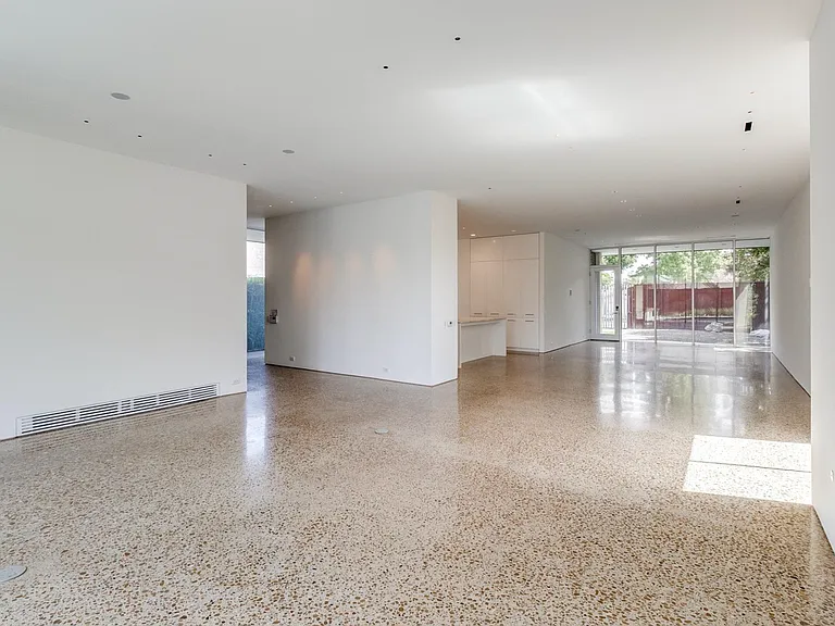 6035 Prospect Ave — Photo 4