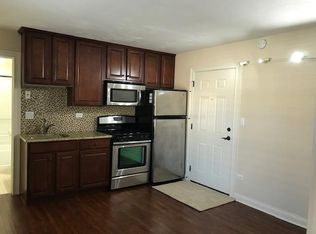 321 James St APT 304, Geneva, IL 60134