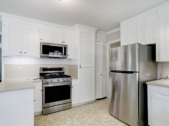 5th image of 5217 Locust St