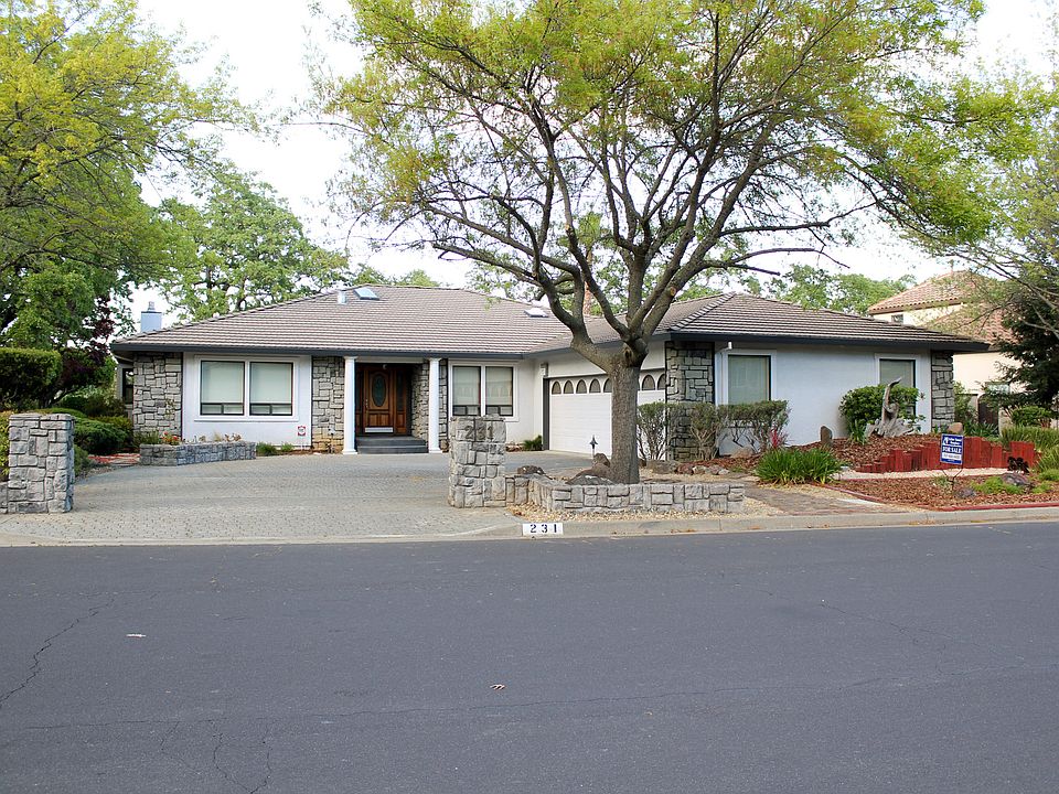 1st image of 231 Hidden Valley Ln