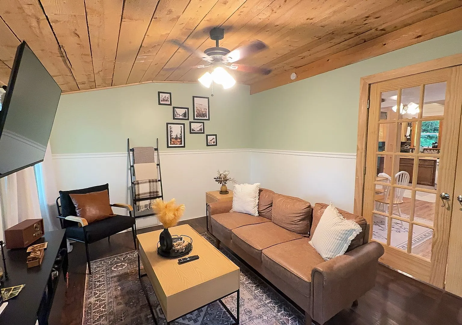 Beautiful Furnished Home with Cozy Rustic Finishes — Photo 4