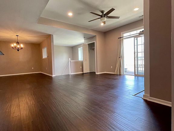 4th image of 5403 Twin Oaks Dr