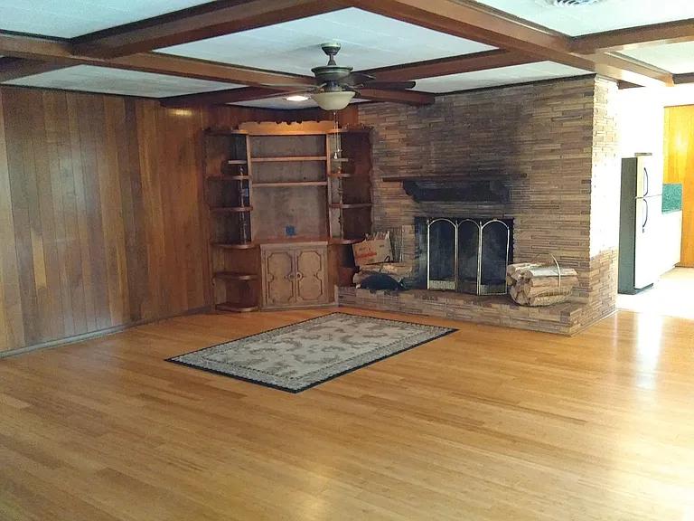 801 W 8th St — Photo 2