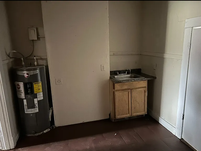 252 Richmond Ave — Photo 3