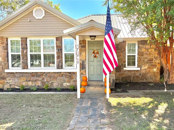 301 Central St, Wister, OK 74966