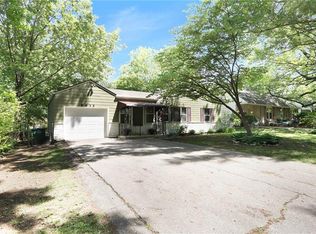 5435 Linden St, Roeland Park, KS 66205