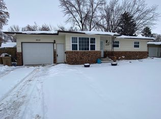 2012 2nd Ave SW, Minot, ND 58701