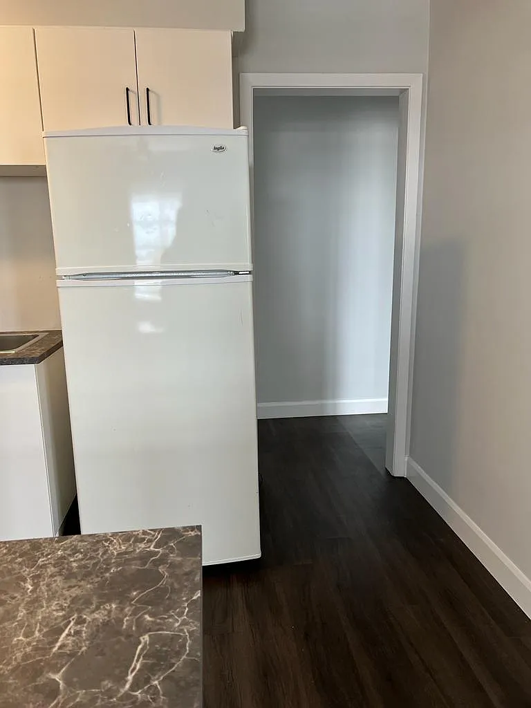 24 Fairview Ave — Photo 2
