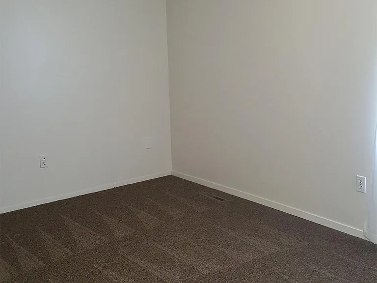 3607 E 42nd St — Photo 5