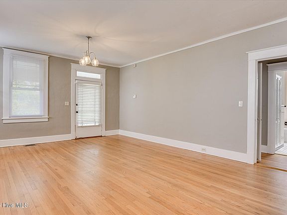 5th image of 933 Russell Street