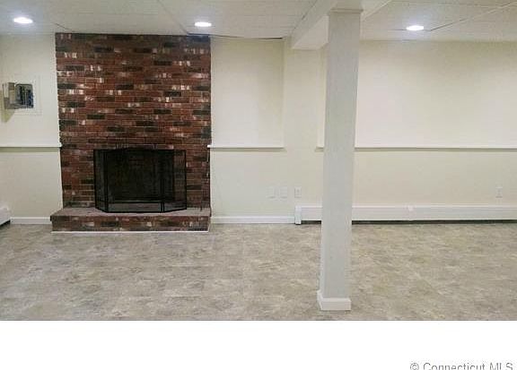 3rd image of 77 Old Country Ln