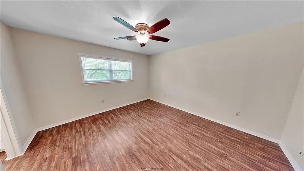 Building Photo - 205 Redmond Dr