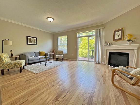 4th image of 10239 Bleeker St
