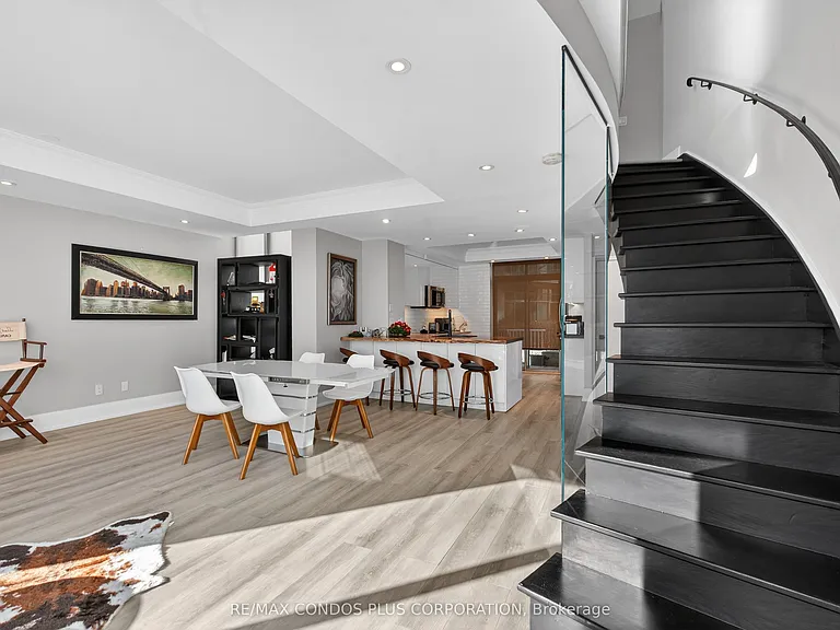 5 Marine Parade Dr #Townhouse 125 — Photo 1