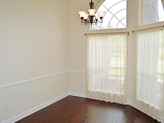 3rd image of 2581 Manor Ct