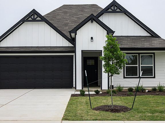 3rd image of 231 Sweetwater Creek Ln