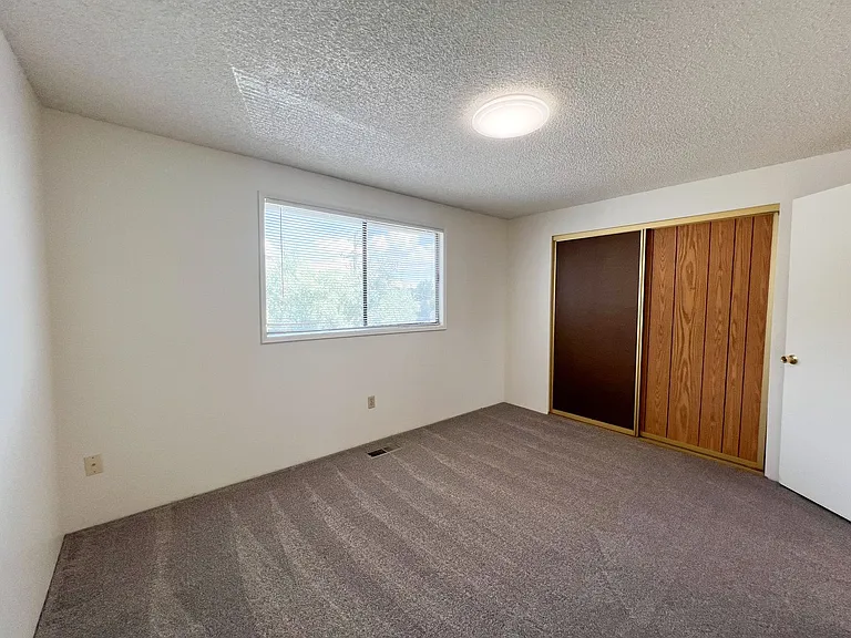 846 Homedale Rd — Photo 24