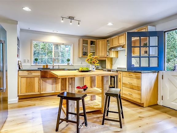 5th image of 1921 NE Willow Avenue NE