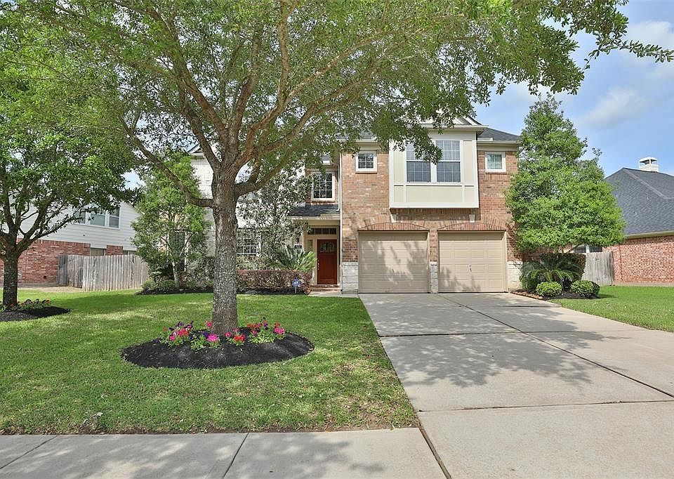 1st image of 323 Silver Creek Cir
