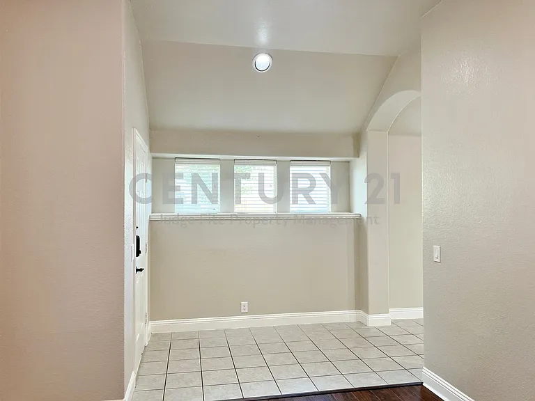 6613 Meadow Glen Dr — Photo 6