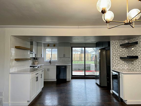 5th image of 20490 Abrahm St