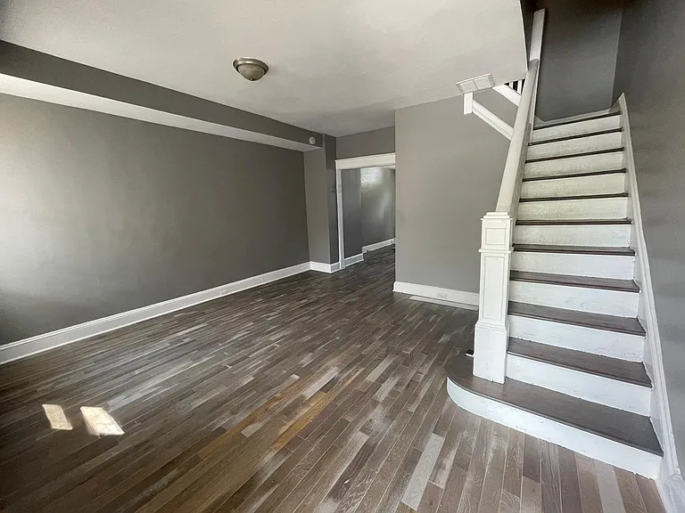 2516 Barclay St — Photo 13